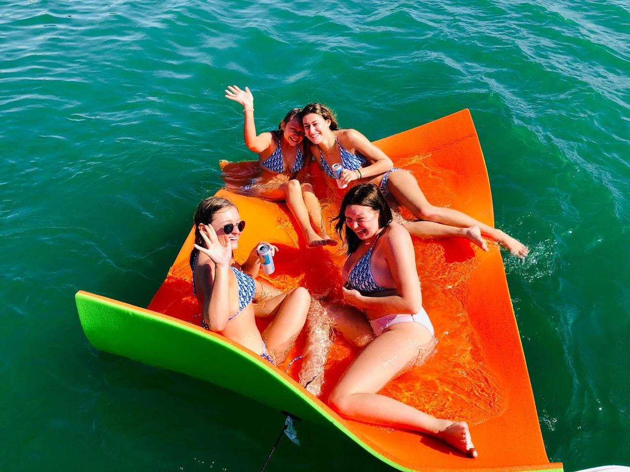 Escape the Crowds: 6 Reasons to Rent a Boat for Your Vacation