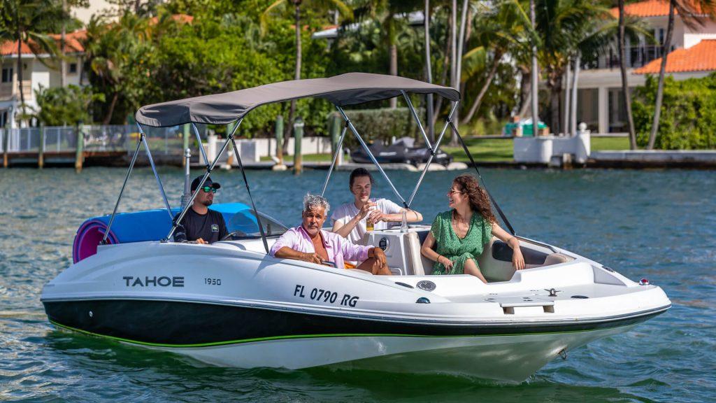 Experience a Top-Rated Celebrity Home Tours on Amazing Miami Boats