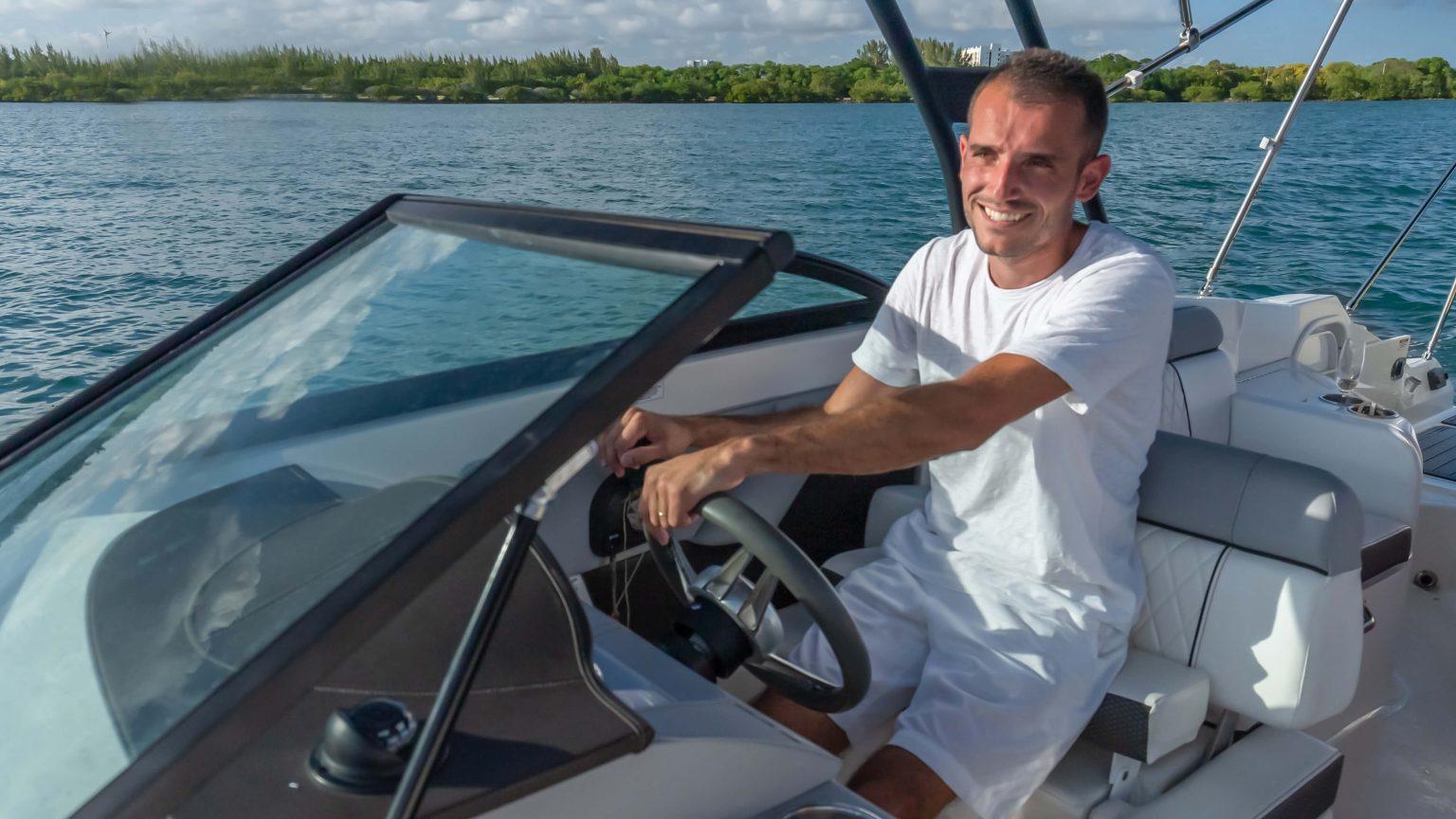 Boating Lesson Miami - Learn How To Drive A Boat In Miami
