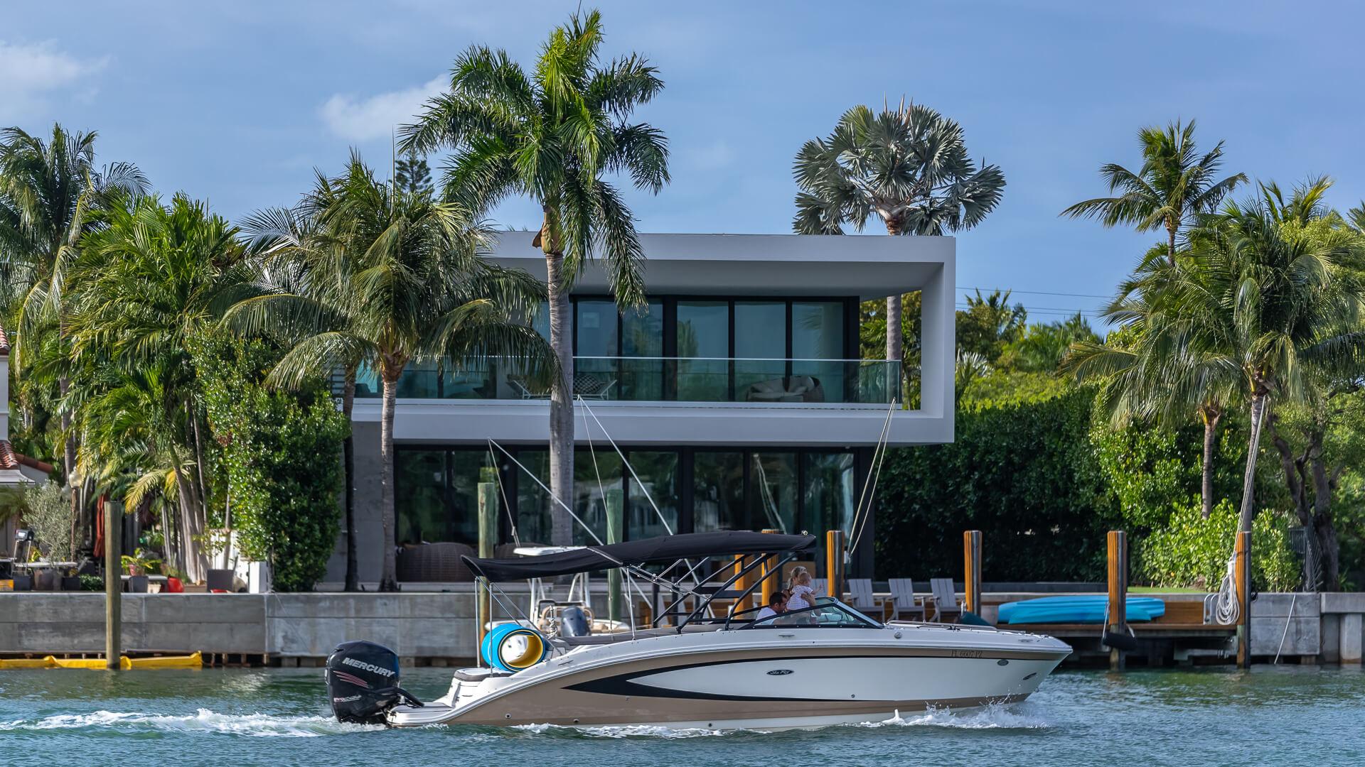 Learn on Miami Celebrity Home Tour by Boat