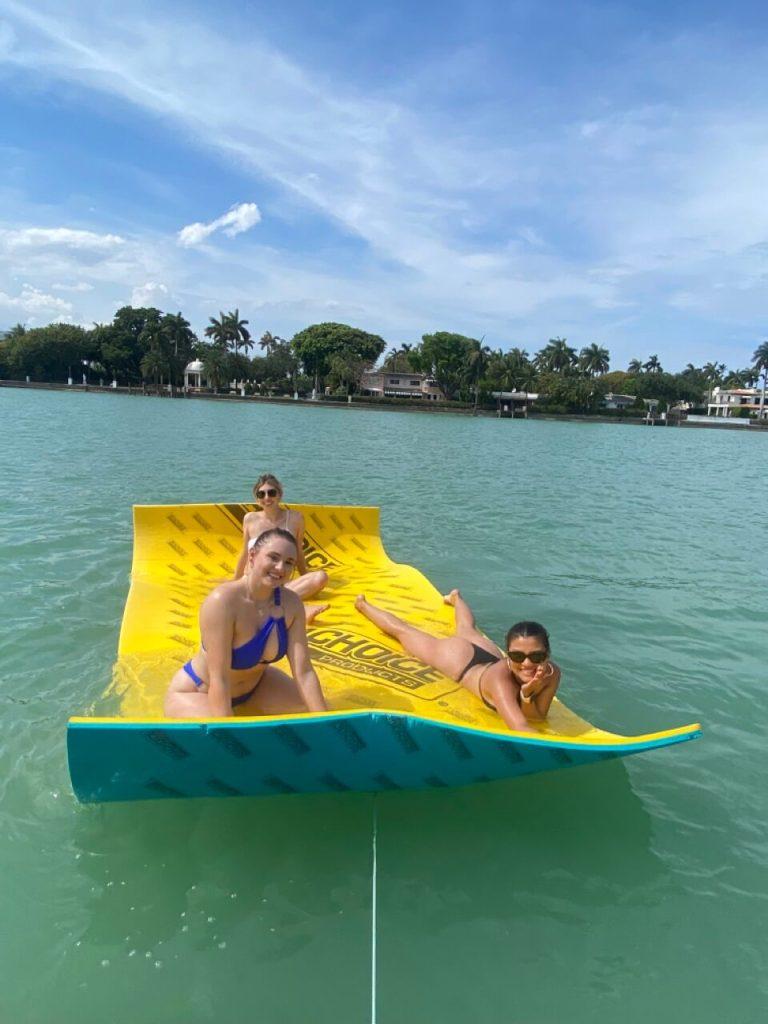 See the Aquarius Miami boat rental gallerey!