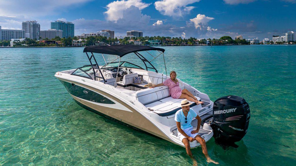 Plan the Best South Florida Wedding Proposal in Miami on a Boat at Aquarius Boat Rentals