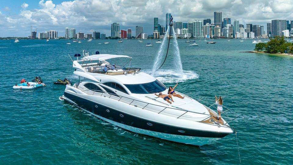 The #1 Miami Boat Rental: Making Waves With Aquarius!