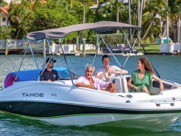Rent The Fun Boat Rental In Miami To Have The Best Boating Experience For Up To 6-People!