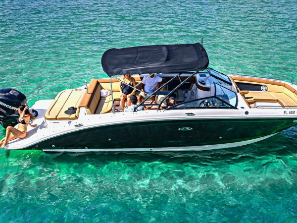 Rent Our 29Ft Giant Comfort Boat Rental To Enjoy And Relax In Comfort With Boating For Up To 11-People!