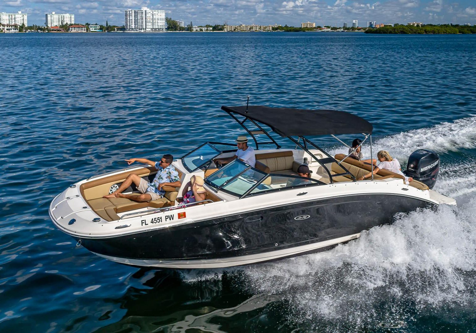 5 Reasons Why a Miami Boat Rental Bachelor Party is the Way to Celebrate!