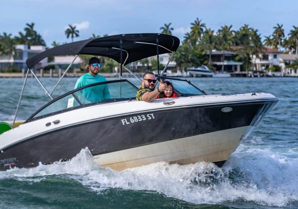Save Money With a Cheap Boat Rental Miami Beach